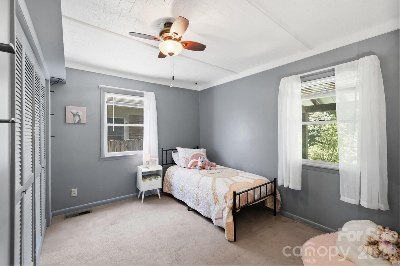 Listing Photo 11
