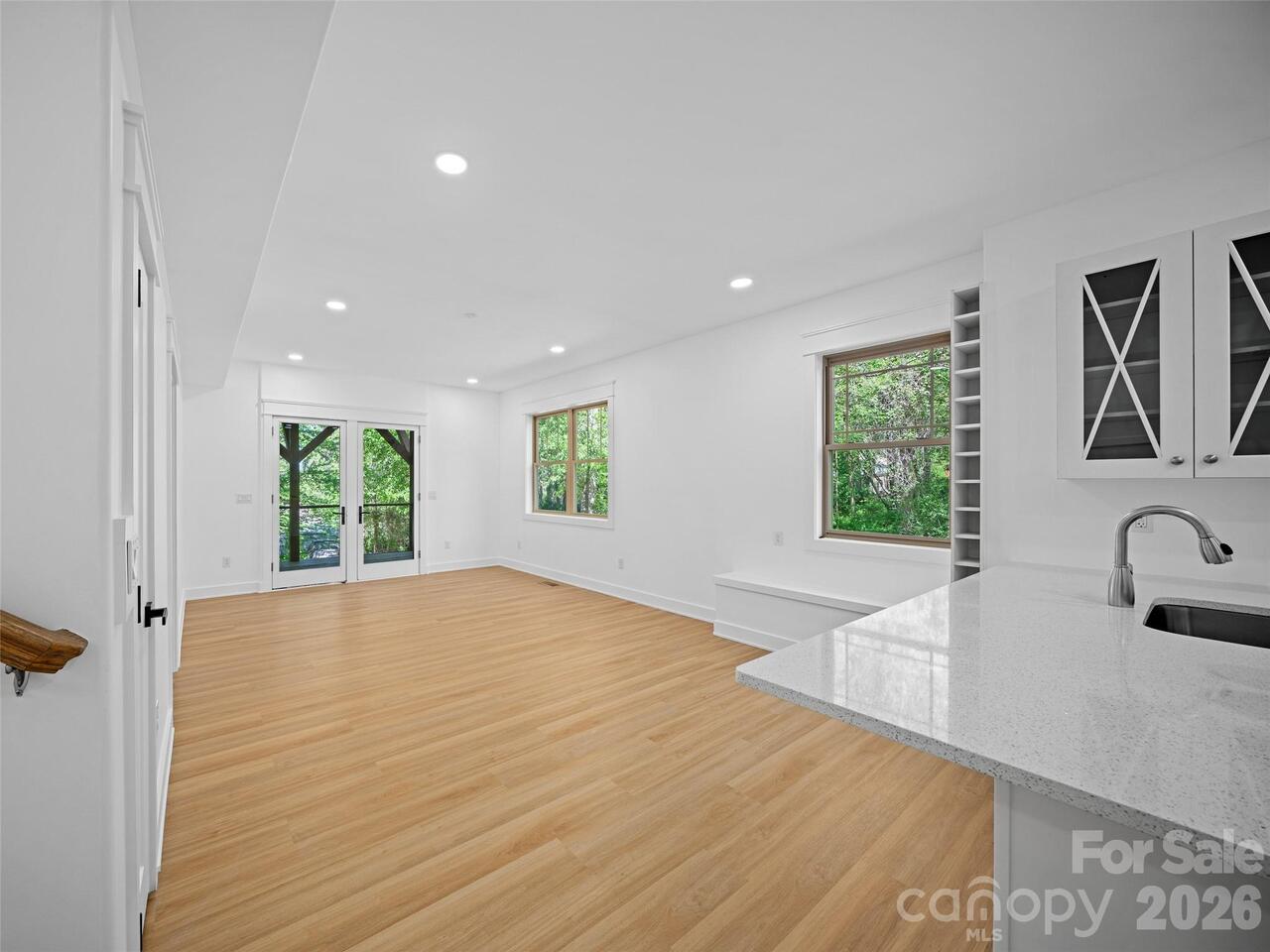 Listing Photo 8