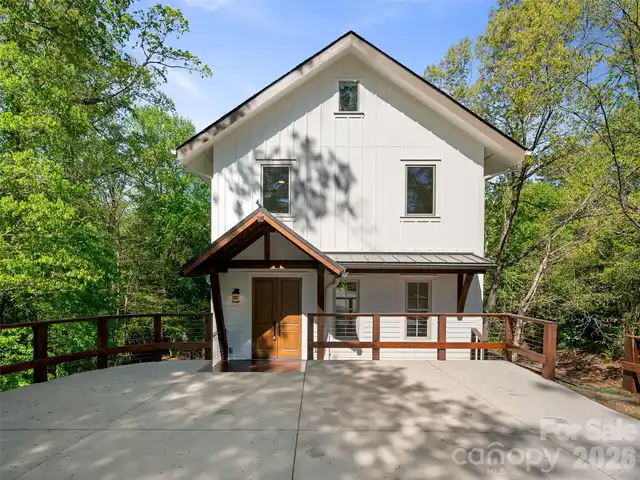 Listing Photo 11