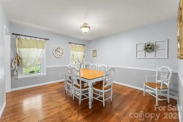 Listing Photo 12