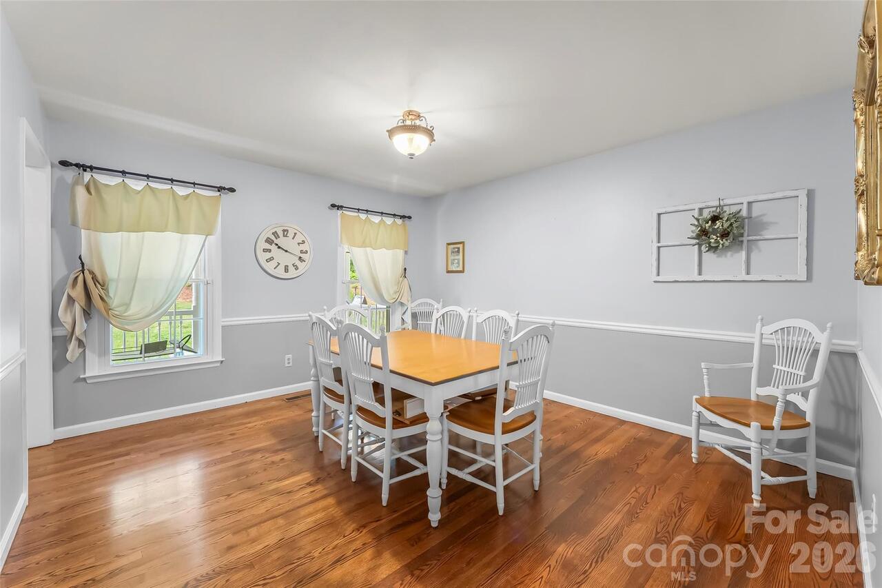 Listing Photo 12