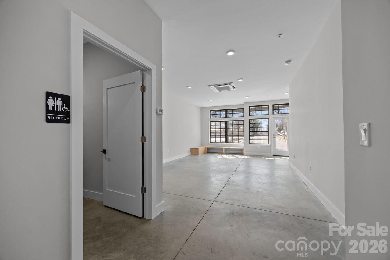 Listing Photo 12