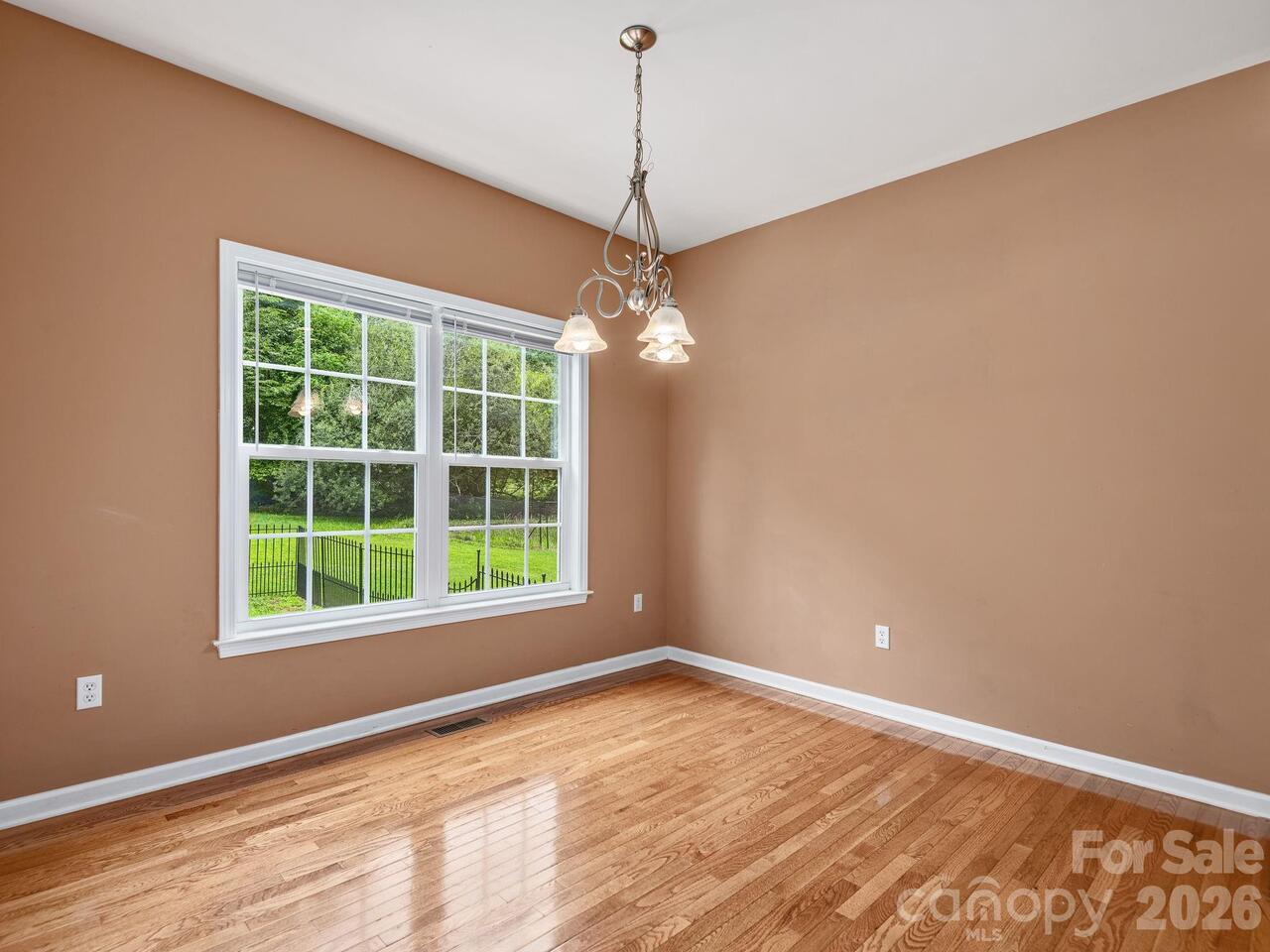 Listing Photo 6