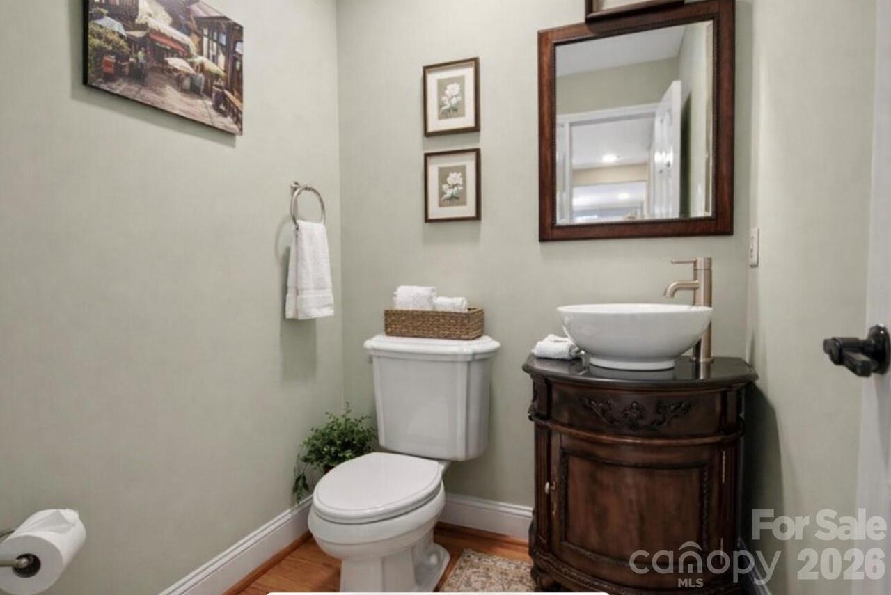 Listing Photo 12