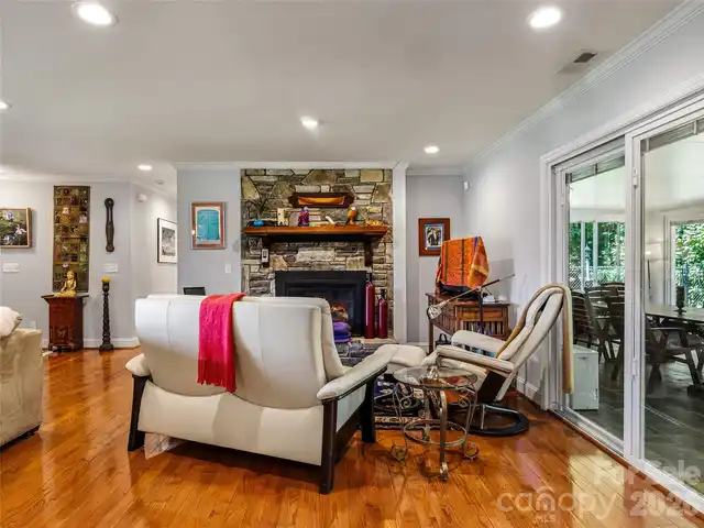 Listing Photo 8