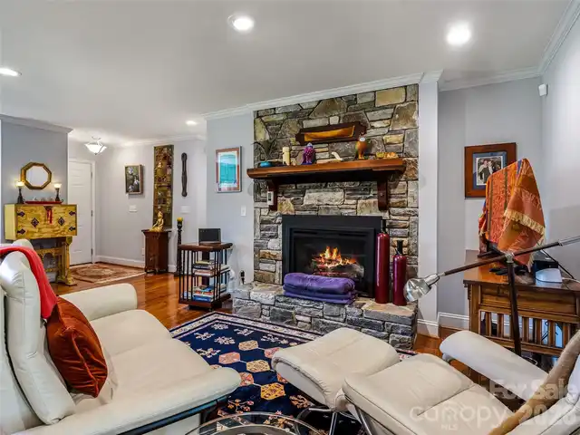 Listing Photo 9