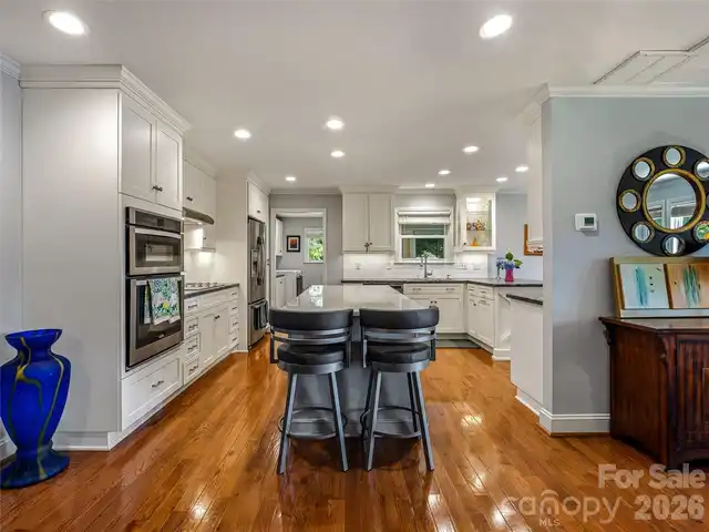 Listing Photo 11