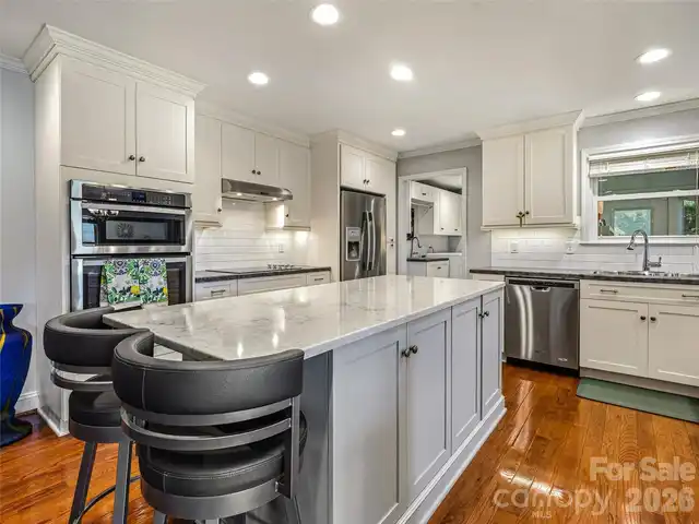 Listing Photo 12