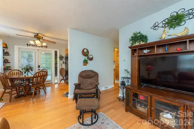 Listing Photo 5