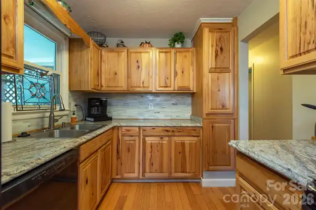 Listing Photo 10