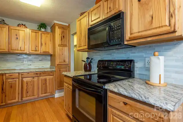 Listing Photo 11