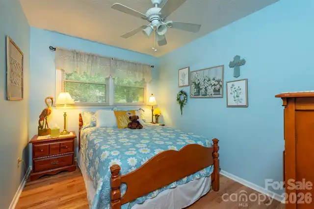 Listing Photo 12