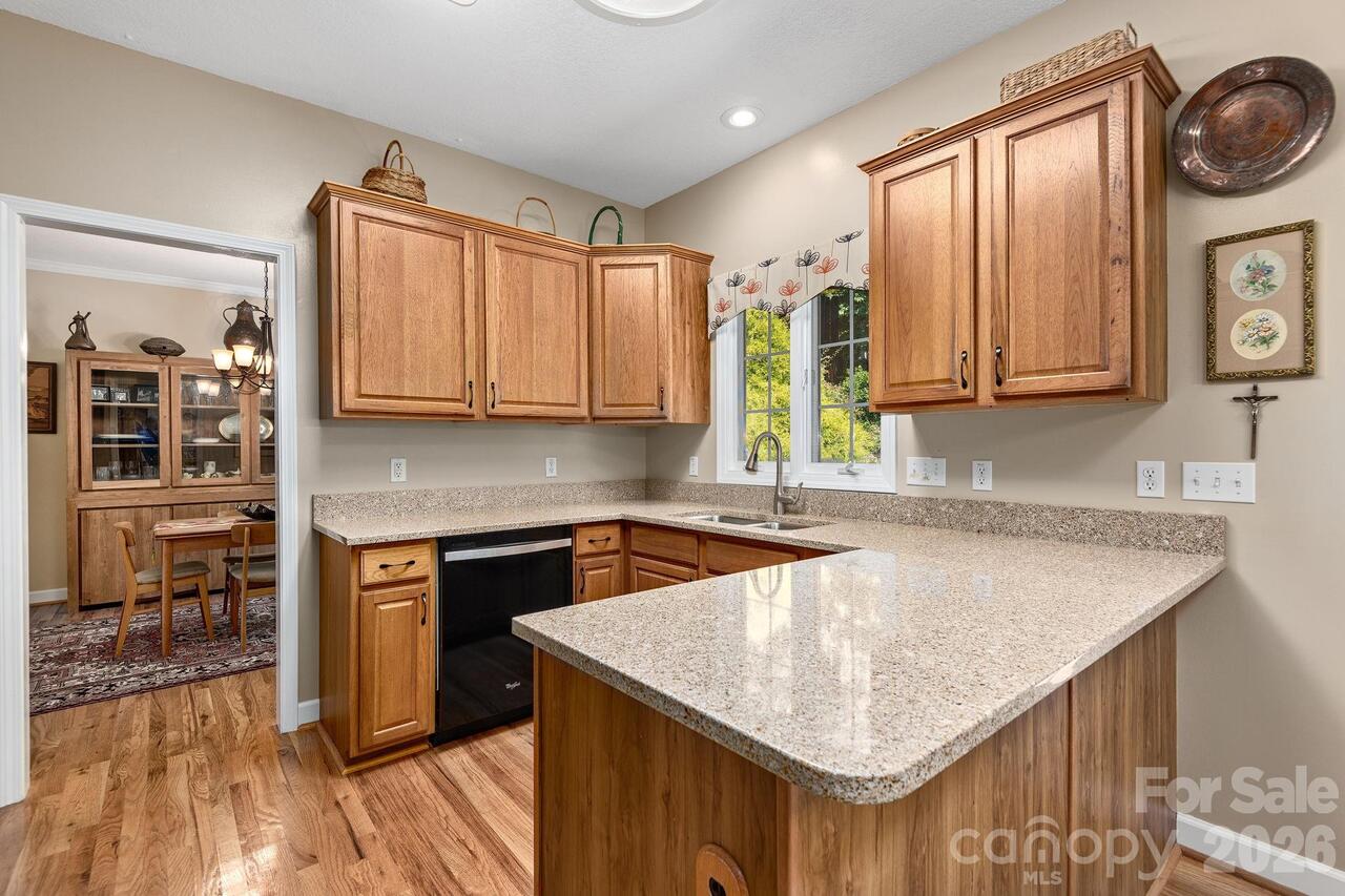Listing Photo 11
