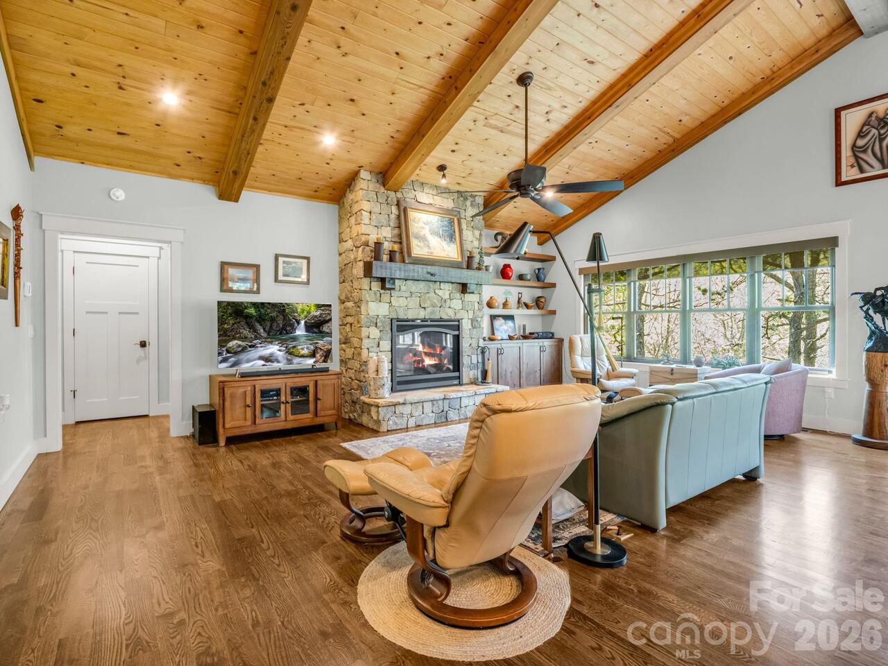 Listing Photo 9