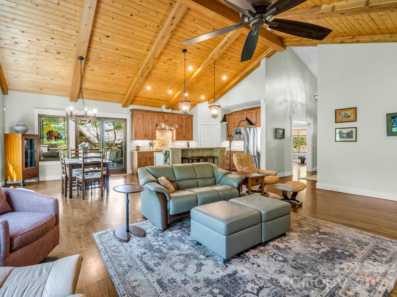 Listing Photo 11