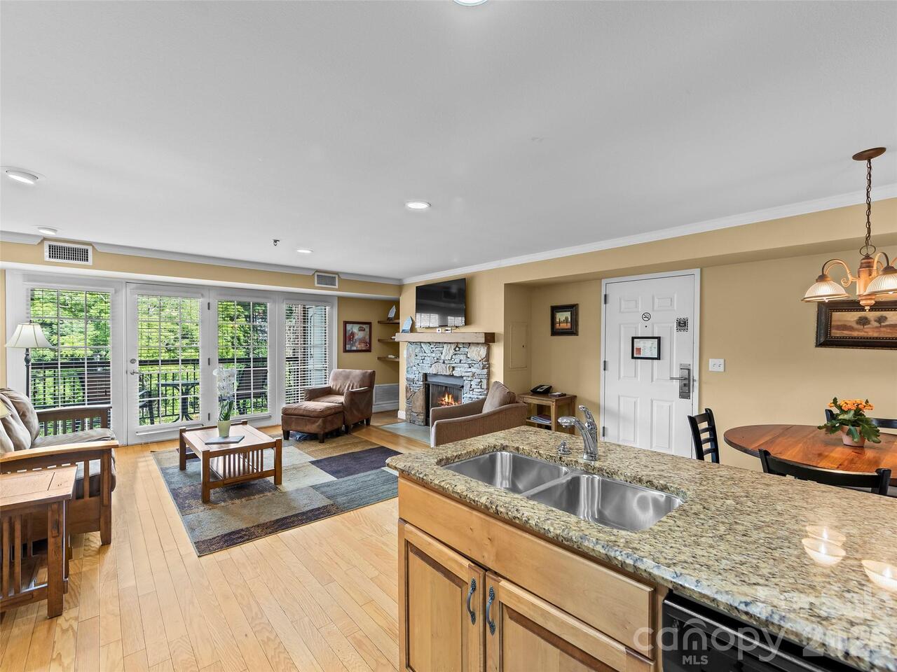 Listing Photo 12