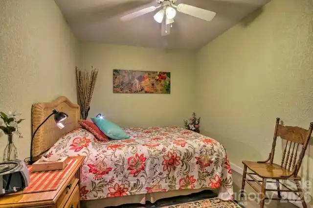 Listing Photo 11