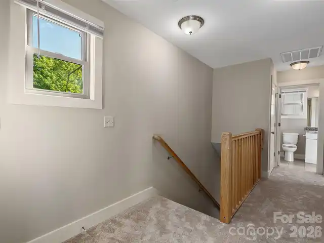 Listing Photo 12