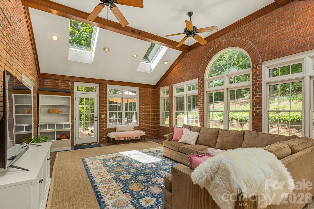 Listing Photo 7