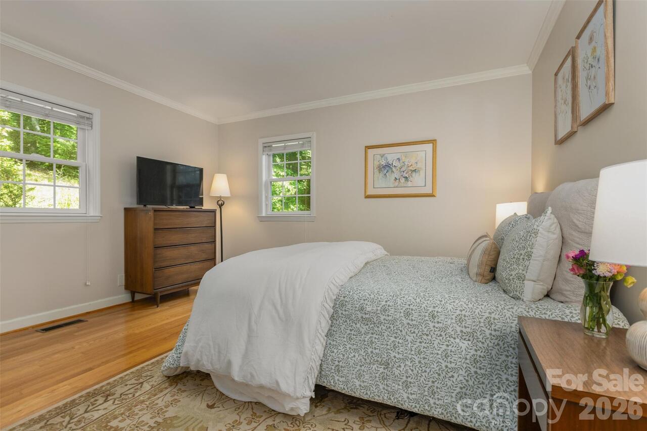 Listing Photo 14