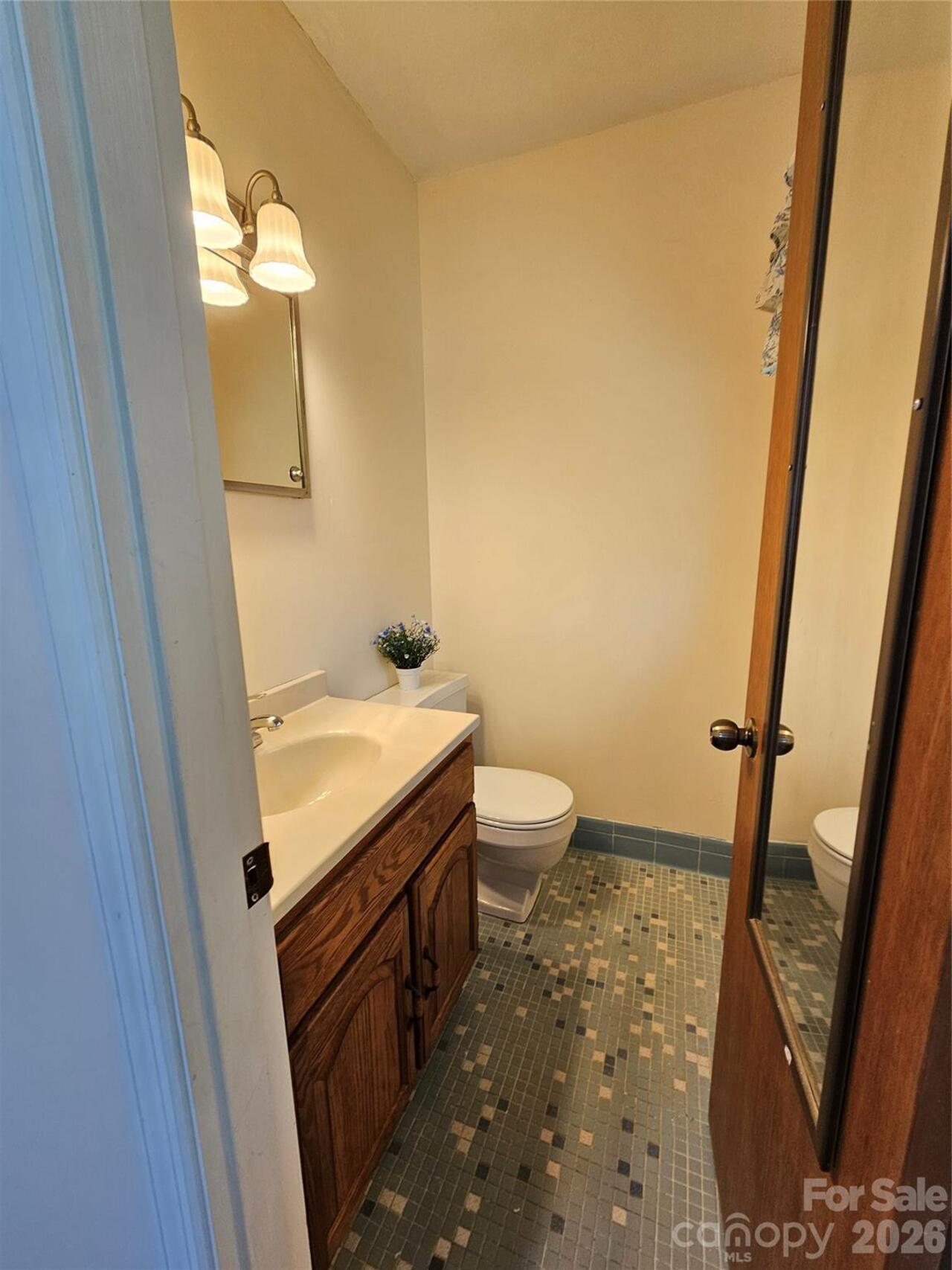 Listing Photo 11