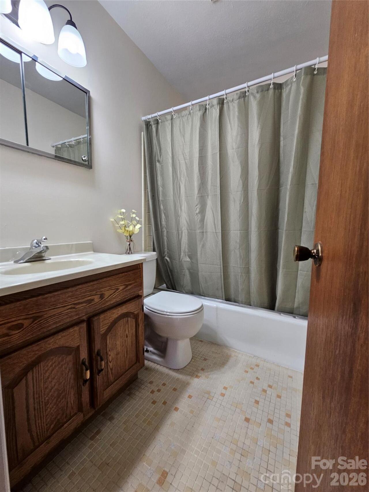 Listing Photo 12