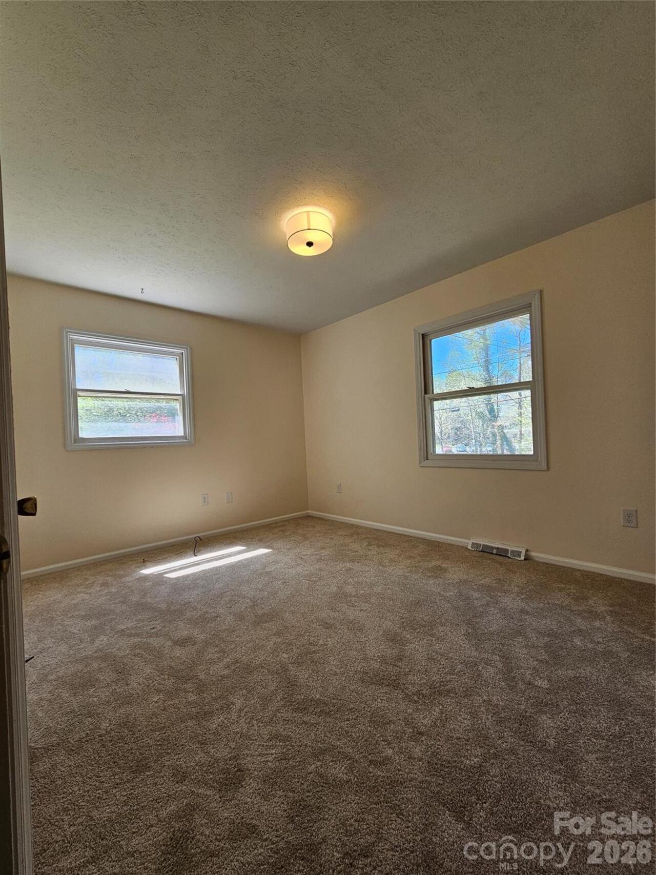Listing Photo 14