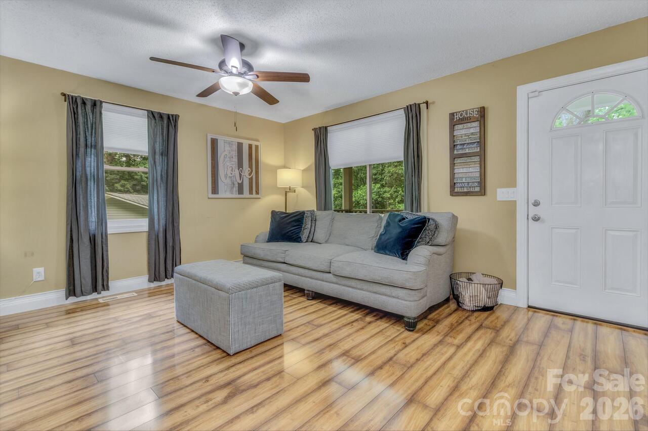 Listing Photo 6