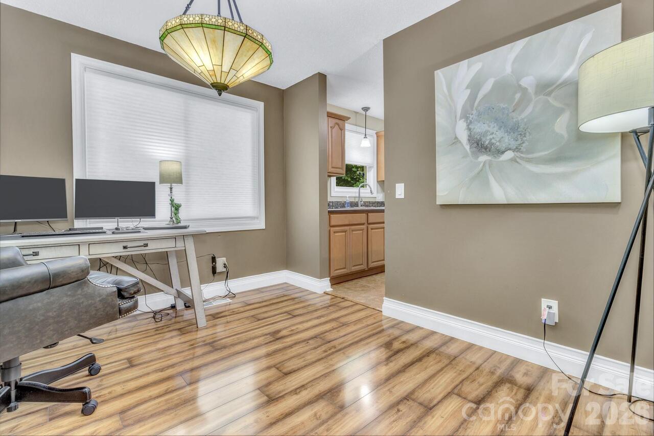 Listing Photo 11