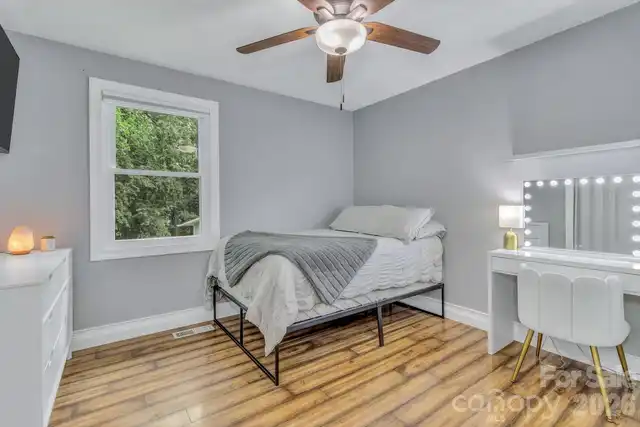 Listing Photo 14