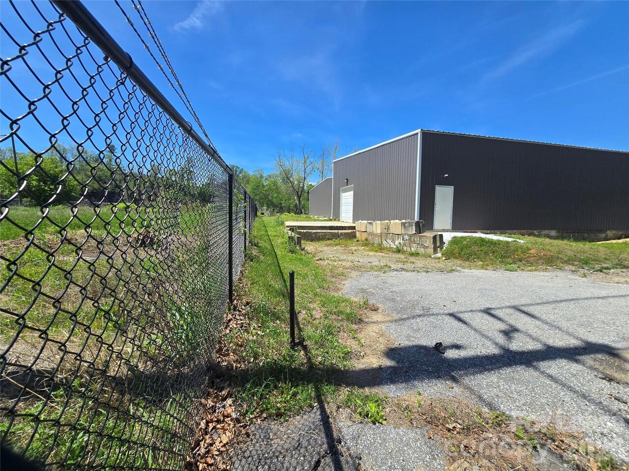 Listing Photo 11