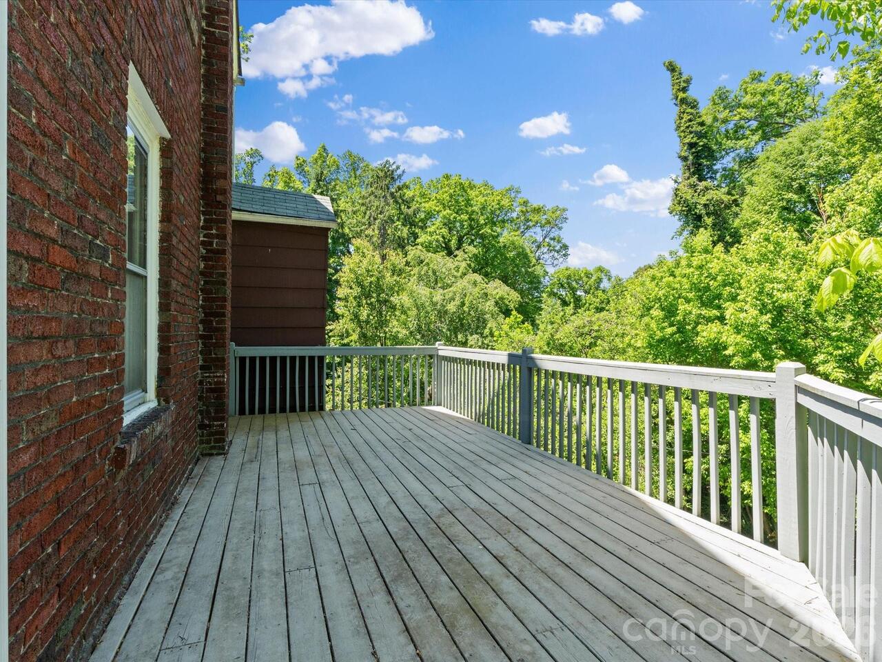 Listing Photo 9