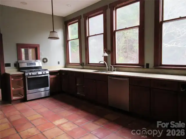Listing Photo 6