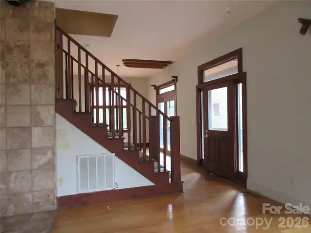 Listing Photo 11