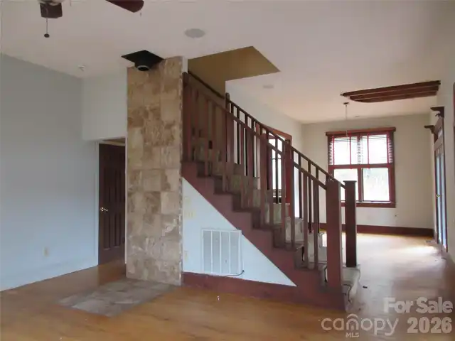 Listing Photo 12