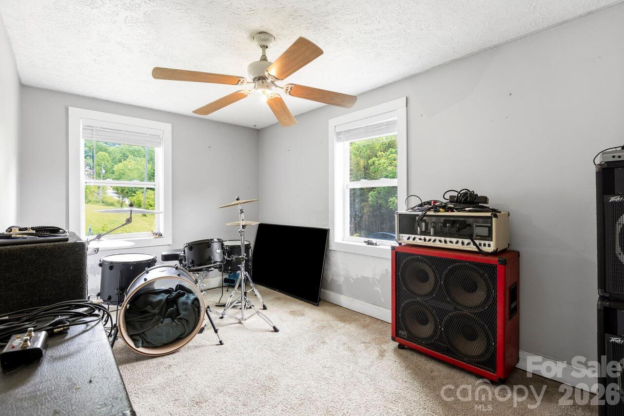 Listing Photo 16