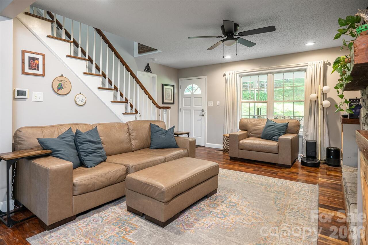 Listing Photo 11