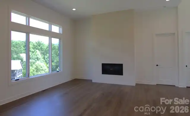 Listing Photo 8