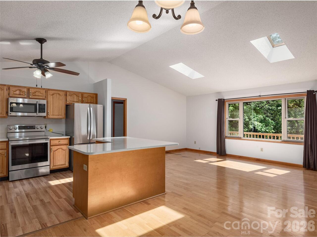 Listing Photo 8