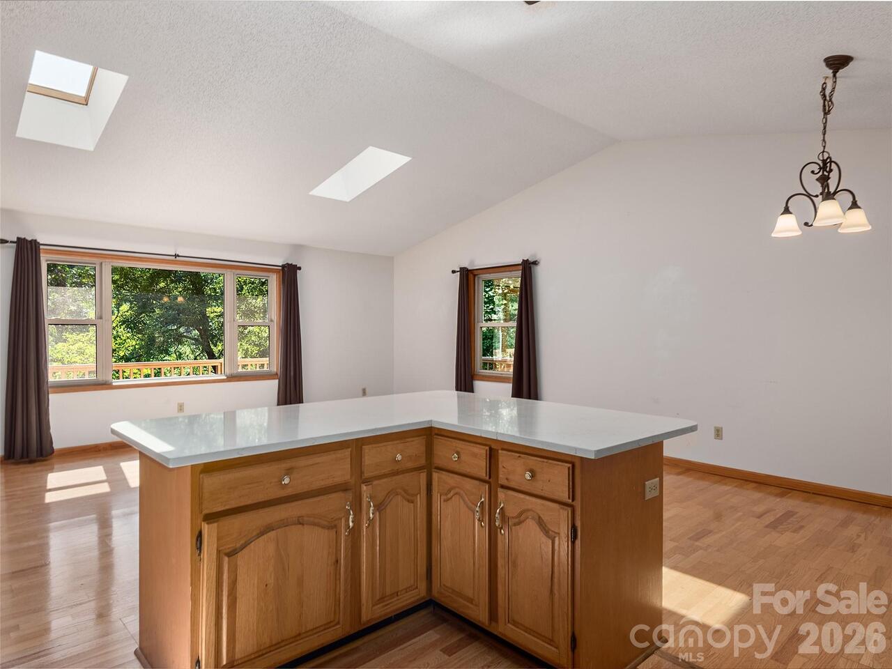 Listing Photo 11