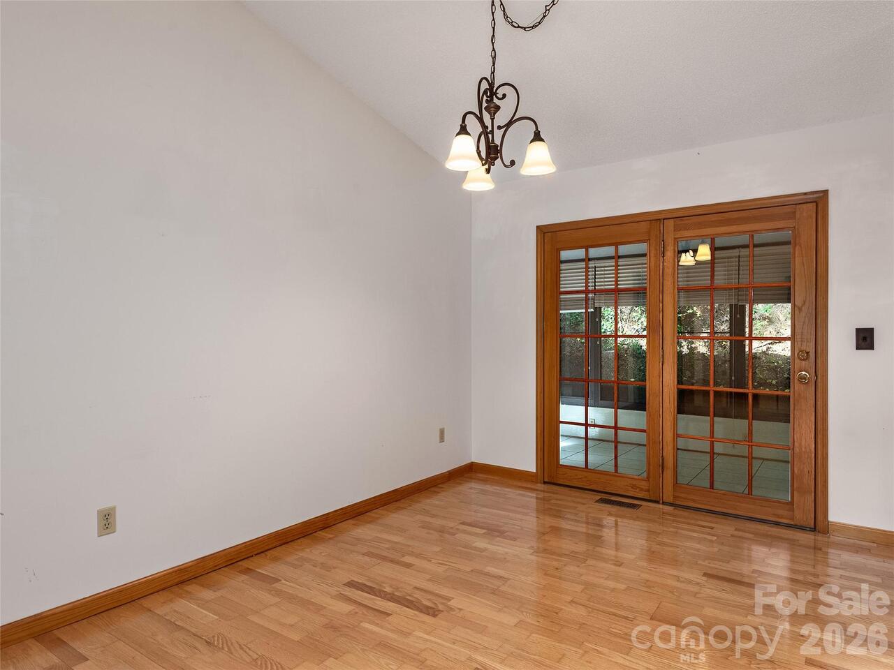 Listing Photo 14