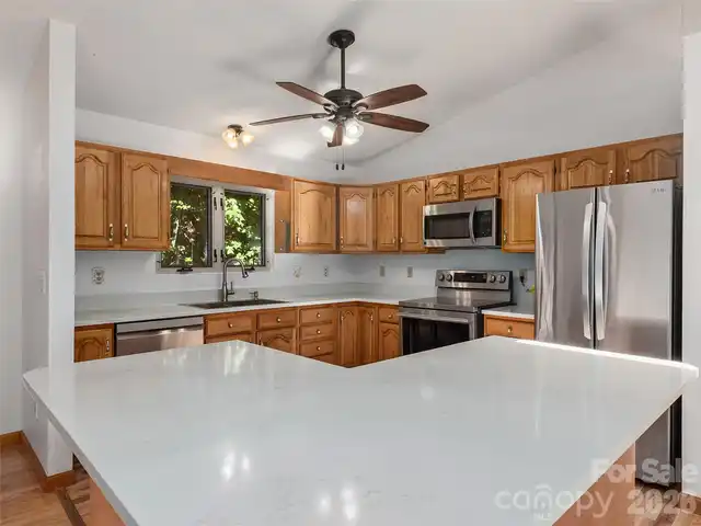 Listing Photo 9