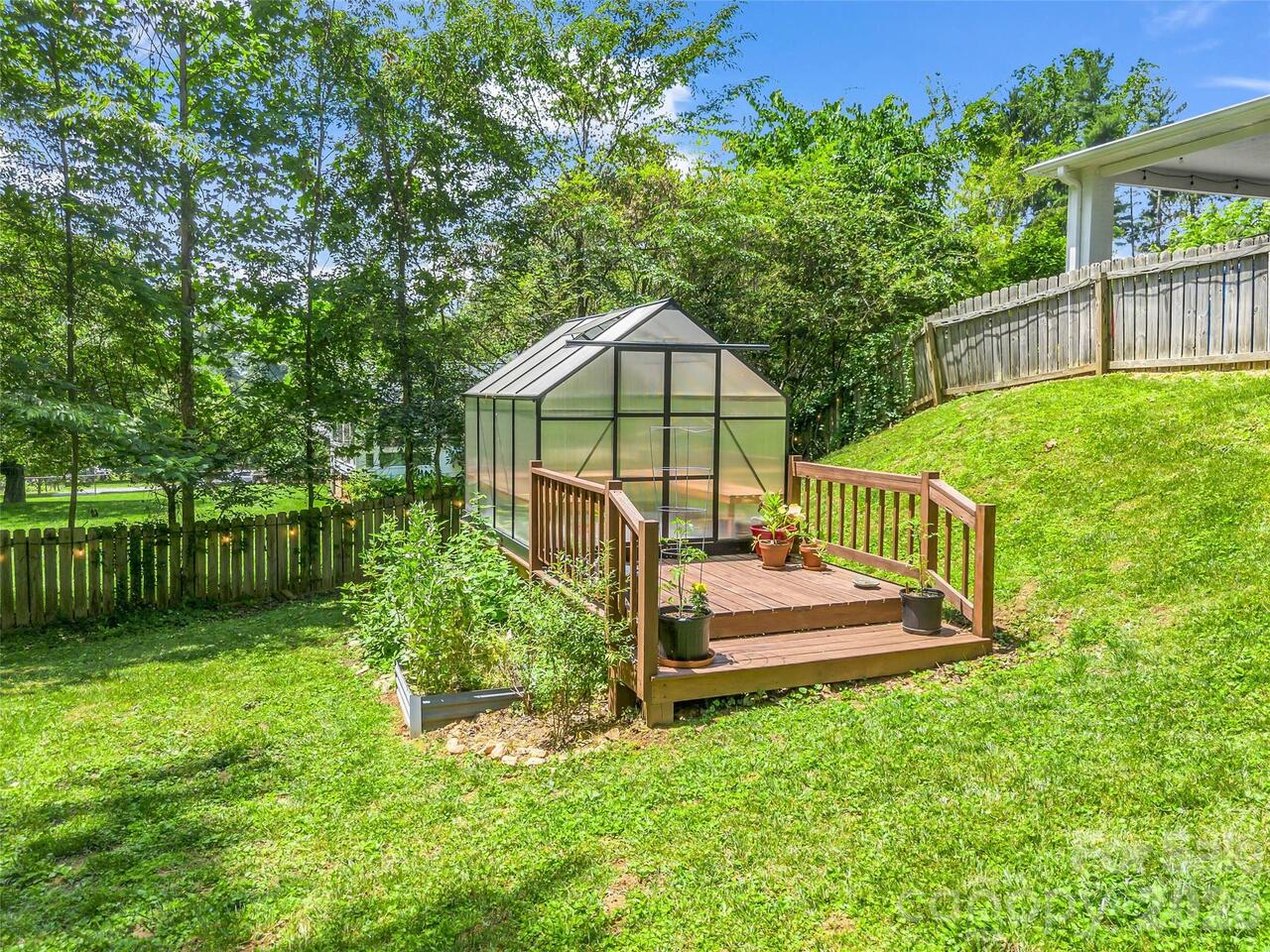 Listing Photo 6