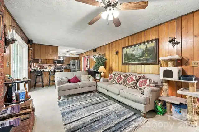 Listing Photo 11