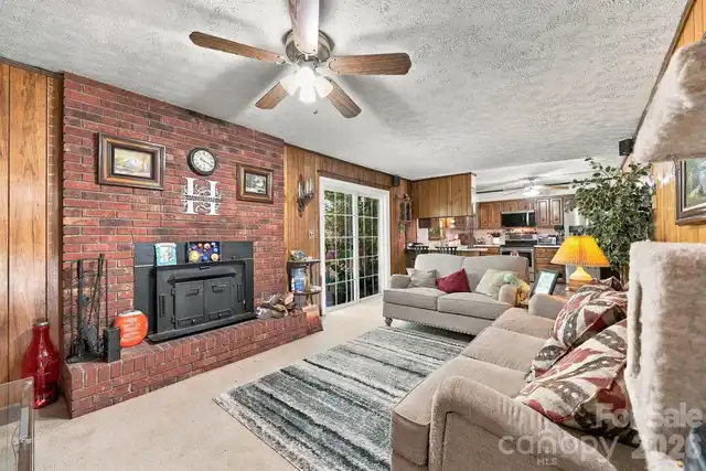 Listing Photo 12