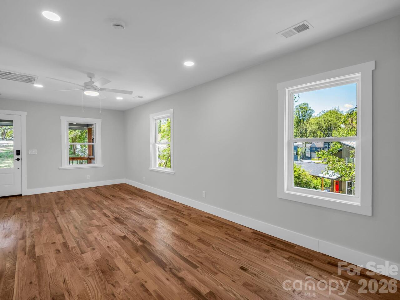 Listing Photo 6