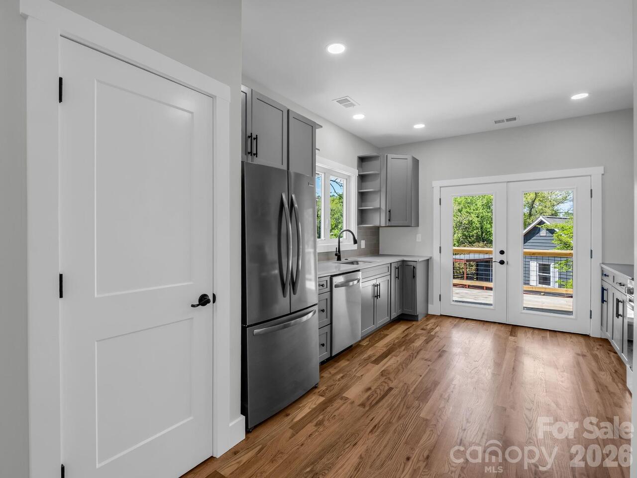 Listing Photo 14