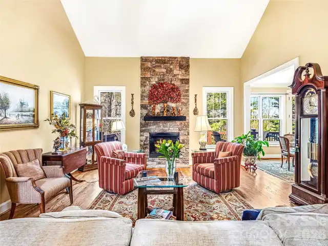 Listing Photo 8