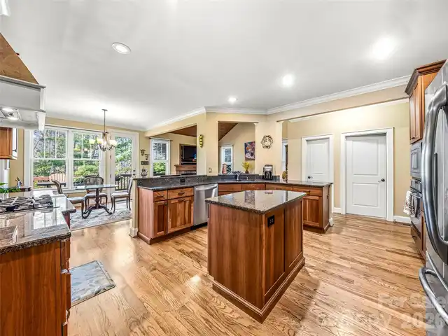 Listing Photo 10