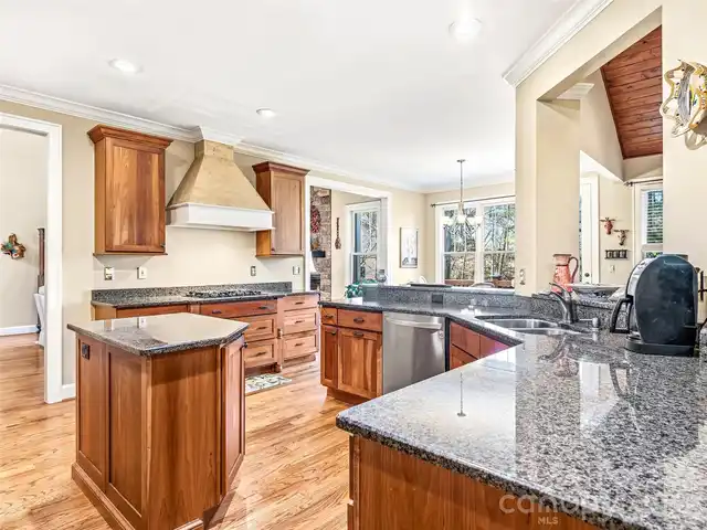 Listing Photo 11